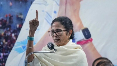 শুক্রবার পথে নামছে তৃণমূল। (PTI Photo/Swapan Mahapatra) (PTI01_08_2026_000313B) (PTI) শুক্রবার পথে নামছে তৃণমূল। (PTI Photo/Swapan Mahapatra) (PTI01_08_2026_000313B) (PTI)