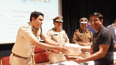 Pune commissioner of police Amitesh Kumar on Thursday felicitated five Pune residents for reporting highest number of traffic violations through the Pune Traffic Police (PTP) mobile application. (HT) Pune commissioner of police Amitesh Kumar on Thursday felicitated five Pune residents for reporting highest number of traffic violations through the Pune Traffic Police (PTP) mobile application. (HT)