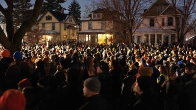 People gather to pay their respects at a memorial for Renee Nicole Good.(Photo by SCOTT OLSON / GETTY IMAGES NORTH AMERICA / Getty Images via AFP) (Getty Images via AFP)