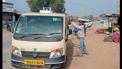 Under new tender norms, one vehicle must serve 1,000 units as the civic body pushes wet-dry segregation and tighter monitoring ahead of Swachh rankings. (HT Photo)