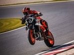 KTM 990 Duke R was first showcased at EICMA 2024. It featuresn 8.8-inch touchscreen TFT with offline map navigation, 130 PS, 103 Nm, and fully adjustable WP APEX suspension with linkage at the rear.