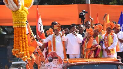 Stone pelting during Nana Bhangire’s campaign rally: Eknath Shinde warns Opposition Stone pelting during Nana Bhangire’s campaign rally: Eknath Shinde warns Opposition