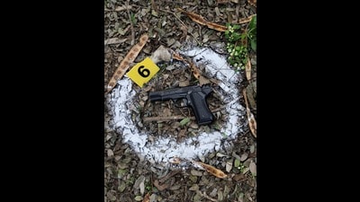 Cops seized two illegal weapons, including one .30-bore pistol and one .32-bore pistol at the encounter site. Cops seized two illegal weapons, including one .30-bore pistol and one .32-bore pistol at the encounter site.