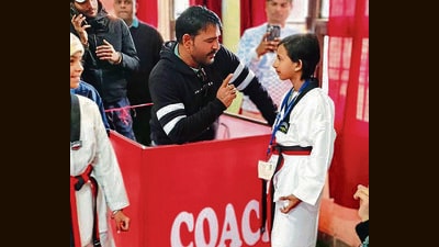 Father of a taekwondo player from Haryana, Harshita Punia, guiding her before her match in Ludhiana. (HT Photo) Father of a taekwondo player from Haryana, Harshita Punia, guiding her before her match in Ludhiana. (HT Photo)