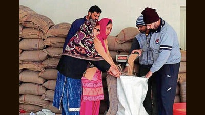 NFSA beneficiaries having ration cards are entitled to get 15 kg of free wheat per quarter. (HT File Photo) NFSA beneficiaries having ration cards are entitled to get 15 kg of free wheat per quarter. (HT File Photo)