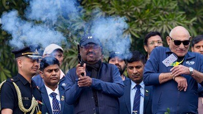 রাজ্যপাল সিভি আনন্দ বোসকে খুনের হুমকি দেওয়া হল। (ফাইল ছবি, সৌজন্যে পিটিআই) রাজ্যপাল সিভি আনন্দ বোসকে খুনের হুমকি দেওয়া হল। (ফাইল ছবি, সৌজন্যে পিটিআই)