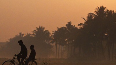 শীতের ঝোড়ো ব্যাটিং জারি! আগামী কয়েকদিন আবহাওয়া কেমন থাকবে? রইল রিপোর্ট শীতের ঝোড়ো ব্যাটিং জারি! আগামী কয়েকদিন আবহাওয়া কেমন থাকবে? রইল রিপোর্ট