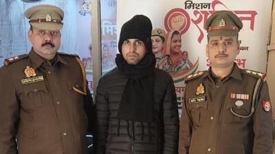 The accused doctor, Rameezuddin Nayak alias Rameez Malik, in police custody on Friday evening. (HT)