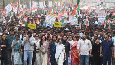 West Bengal CM and TMC chief Mamata Banerjee leads a protest against the ED in Kolkata on Friday. (Samir Jana/HT) West Bengal CM and TMC chief Mamata Banerjee leads a protest against the ED in Kolkata on Friday. (Samir Jana/HT)