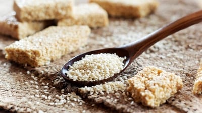 How to use sesame seeds for male fertility? (Shutterstock)