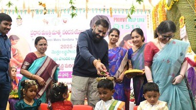 <p>దేశవ్యాప్తంగా గుజరాత్, మహారాష్ట్ర, కేరళ, గోవా, తమిళనాడు, ఒరిస్సా, బెంగాల్ ఇలా ఎన్నో రాష్ట్రాల్లో తీర ప్రాంత గ్రామాలు కోతకు గురవుతుంటే కేవలం పిఠాపురం నియోజకవర్గం ఉప్పాడ ప్రాంతానికి ప్రొటెక్షన్ వాల్ తీసుకురాగలిగాం అంటే అని నాకు పిఠాపురం ప్రజలపై, ఉప్పాడ ప్రజలపైనున్న ప్రేమ" అని పవన్ కల్యాణ్ వ్యాఖ్యానించారు.</p> <p>దేశవ్యాప్తంగా గుజరాత్, మహారాష్ట్ర, కేరళ, గోవా, తమిళనాడు, ఒరిస్సా, బెంగాల్ ఇలా ఎన్నో రాష్ట్రాల్లో తీర ప్రాంత గ్రామాలు కోతకు గురవుతుంటే కేవలం పిఠాపురం నియోజకవర్గం ఉప్పాడ ప్రాంతానికి ప్రొటెక్షన్ వాల్ తీసుకురాగలిగాం అంటే అని నాకు పిఠాపురం ప్రజలపై, ఉప్పాడ ప్రజలపైనున్న ప్రేమ" అని పవన్ కల్యాణ్ వ్యాఖ్యానించారు.</p>