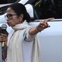 সল্টলেকে আইপ্যাক অফিসের সামনে মুখ্যমন্ত্রী মমতা বন্দ্যোপাধ্যায়। (ছবি সৌজন্যে, সমীর জানা/হিন্দুস্তান টাইমস)