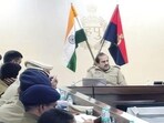 CP Arora directs officials at Saturday’s meeting. (HT PHOTO) CP Arora directs officials at Saturday’s meeting. (HT PHOTO)
