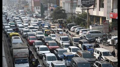 18,000 vehicle registrations suspended over unpaid fines, repeat offences (File Photo)