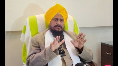 Giani Harpreet also said political manoeuvring was being carried out to protect those responsible in the case of 328 missing saroops of Guru Granth Sahib. (HT) Giani Harpreet also said political manoeuvring was being carried out to protect those responsible in the case of 328 missing saroops of Guru Granth Sahib. (HT)