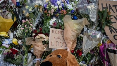 A memorial for Renee Nicole Good during a protest in Minneapolis, Minnesota, US, on Saturday, Jan. 10, 2026. (Bloomberg) A memorial for Renee Nicole Good during a protest in Minneapolis, Minnesota, US, on Saturday, Jan. 10, 2026. (Bloomberg)