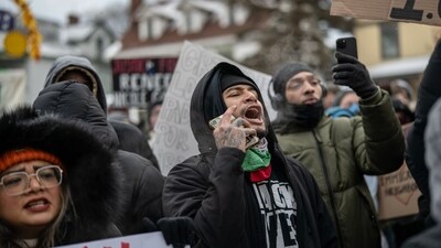 Demonstrators near a memorial for Renee Nicole Good during a protest in Minneapolis, Minnesota, US, on Saturday, Jan. 10, 2026. (Bloomberg) Demonstrators near a memorial for Renee Nicole Good during a protest in Minneapolis, Minnesota, US, on Saturday, Jan. 10, 2026. (Bloomberg)