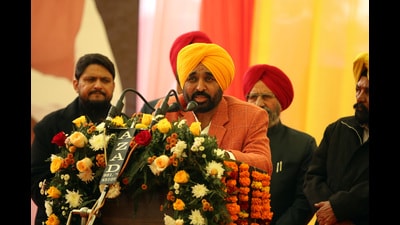 Punjab chief minister Bhagwant Mann addressing the people during the inauguration program of Multania ROB in Bathinda on Saturday. (Sanjeev Kumar/HT) Punjab chief minister Bhagwant Mann addressing the people during the inauguration program of Multania ROB in Bathinda on Saturday. (Sanjeev Kumar/HT)