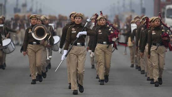 Delhi Police contingent during rehearsals for the Republic Day parade at Delhi's Kartavya Path.(Raj K Raj/ Hindustan Times)
