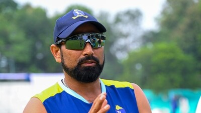 Mohammed Shami engages in a discussion with Bengal team. (PTI) Mohammed Shami engages in a discussion with Bengal team. (PTI)