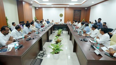 జర్నలిస్టు సంఘాలతో సమావేశం జర్నలిస్టు సంఘాలతో సమావేశం