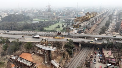 View of the under construction Mithapur Mahuli elevated road at new bypass in Patna on Sunday. (Santosh Kumar/HT) View of the under construction Mithapur Mahuli elevated road at new bypass in Patna on Sunday. (Santosh Kumar/HT)