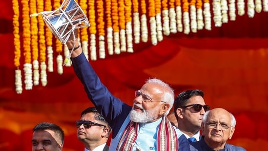 Modi carried a drum in his hand, which he played briefly at the beginning of the procession before handing it over to security personnel.(DPR PMO)