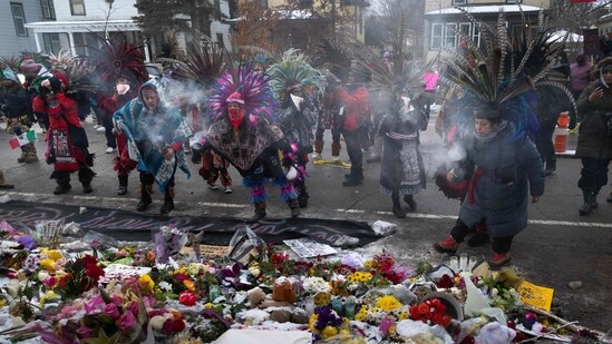 MINNEAPOLIS, MINNESOTA - JANUARY 10: A native American smudging ceremony is performed at a memorial to Renee Good as demonstrators participated in a march past the site on January 10, 2026 in Minneapolis, Minnesota. Good was fatally shot by an immigration enforcement agent during an incident in south Minneapolis on January 7. Scott Olson/Getty Images/AFP (Photo by SCOTT OLSON / GETTY IMAGES NORTH AMERICA / Getty Images via AFP)(Getty Images via AFP)