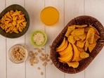 Dr Sethi shares snack choices for better gut health and fat loss. 