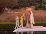 A viral video shows varmala confusion at an Indian wedding A viral video shows varmala confusion at an Indian wedding