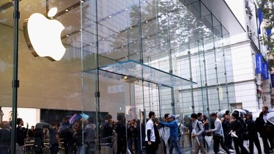 Apple Taps Google s Gemini To Power Next gen Siri In Multi year AI Deal 