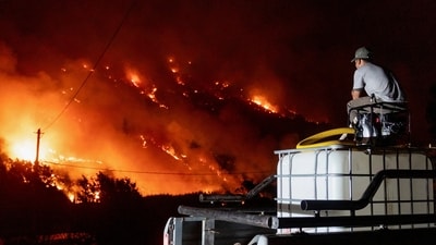 A man looks at a wildfire from his vehicle in Cerro Pirque, in the Patagonian province of Chubut, Argentina January 9, 2026. REUTERS/Matias Garay (REUTERS)