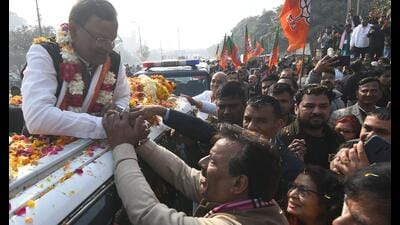 BJP workers welcome party state president Pankaj Chaudhary near Polytechnic crossing in Lucknow on Monday. (HT Photo) BJP workers welcome party state president Pankaj Chaudhary near Polytechnic crossing in Lucknow on Monday. (HT Photo)