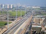 <span class='webrupee'>₹</span>1,000 crore road project saw three deadline slips due to litigation, added structures and Covid delays; one flyover to finish only by June (Parveen Kumar/HT)