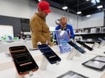 Apple overtook Samsung to become the global leader in the smartphone market in 2025.