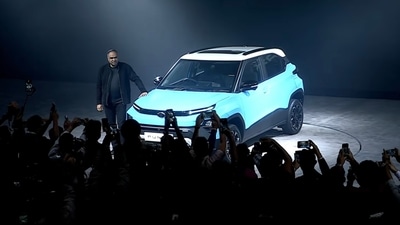 Tata Motors PV MD Shailesh Chandra with the 2026 Tata Punch SUV at a launch event in Mumbai on Tuesday, 13 January 2026. Tata Motors PV MD Shailesh Chandra with the 2026 Tata Punch SUV at a launch event in Mumbai on Tuesday, 13 January 2026.