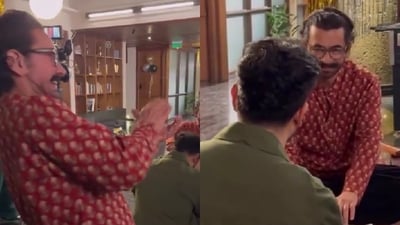 Aamir Khan watches Sunil Grover mimic him live.