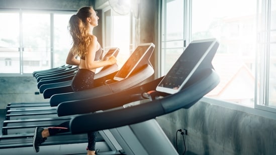 Fitness coach shares a 20-minute treadmill workout that fits into busy schedules. (Adobe Stock)