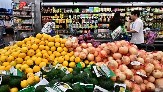 Inflation in the US held at 2.7% in December, with a 0.3% monthly increase, as tariffs impacted the economy. (AFP)