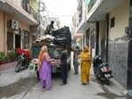 (Representative image) RWAs say private arrangements continue in several sectors even as MCG verifies lapses and tracks 176 GPS-enabled vehicles deployed by the contractor. (HT)