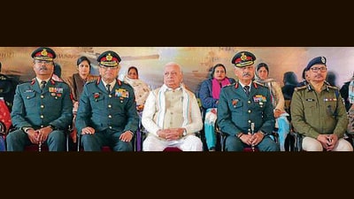Bihar Governor Arif Mohammad Khan during 10th Defence Forces Veterans’ Day at Danapur Cantt in Patna,Wednesday (SANTOSH KUMAR/HT) Bihar Governor Arif Mohammad Khan during 10th Defence Forces Veterans’ Day at Danapur Cantt in Patna,Wednesday (SANTOSH KUMAR/HT)
