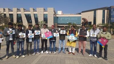 Congress party leaders and workers marked Makar Sankranti by flying kites bearing political slogans. (HT Photo)