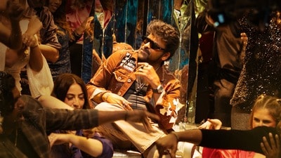 రెండు రోజుల్లోనే ఆ మూవీ లైఫ్ టైమ్ కలెక్షన్ల రికార్డు బ్రేక్ చేసిన మన శంకరవరప్రసాద్ గారు.. బాక్సాఫీస్ దగ్గర చిరు దూకుడు రెండు రోజుల్లోనే ఆ మూవీ లైఫ్ టైమ్ కలెక్షన్ల రికార్డు బ్రేక్ చేసిన మన శంకరవరప్రసాద్ గారు.. బాక్సాఫీస్ దగ్గర చిరు దూకుడు