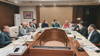 Tanker operators face challans and FIRs as authorities tighten monitoring of drains feeding Najafgarh and ultimately the Yamuna. (HT) Tanker operators face challans and FIRs as authorities tighten monitoring of drains feeding Najafgarh and ultimately the Yamuna. (HT)