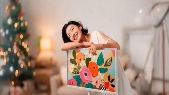 Hisense launched the X7 Pro, a 27-inch movable smart display with a 14-hour battery and AI features.