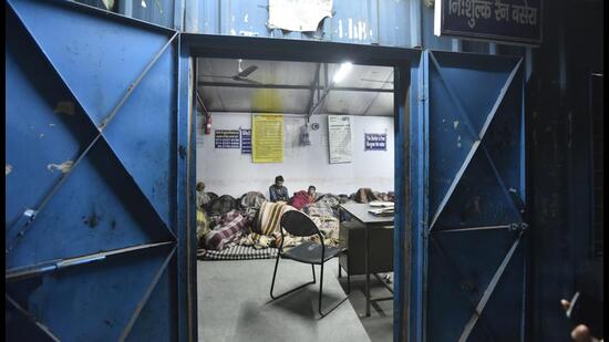 The court mandated that DUSIB take over these subways by Wednesday evening and erect tents or shelters with essential amenities. (HT PHOTO)
