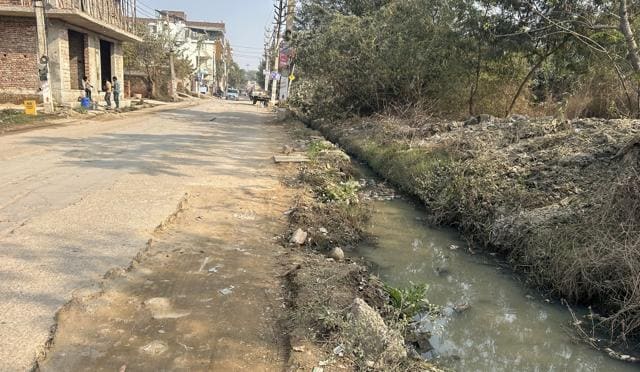 An open drain in Sector-103 as seen on Monday. (Parveen Kumar/HT) An open drain in Sector-103 as seen on Monday. (Parveen Kumar/HT)