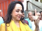 BMC Election Live Updates: Nana Patekar and Hema Malini at the polling booths.