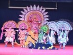 Sangeet Natak Akademi Awardee Tarapada Rajak performs the traditional Purulia Chhau dance of West Bengal (HT Photo)