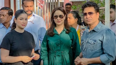 Former Indian cricketer Sachin Tendulkar with his family arrive to cast vote for Municipal Corporation Elections, in Mumbai on Thursday. (Deepak Salvi ) Former Indian cricketer Sachin Tendulkar with his family arrive to cast vote for Municipal Corporation Elections, in Mumbai on Thursday. (Deepak Salvi )